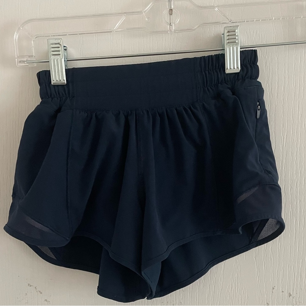 EUC lululemon navy low-rise Hotty hot shorts 2.5 inch Sz 0